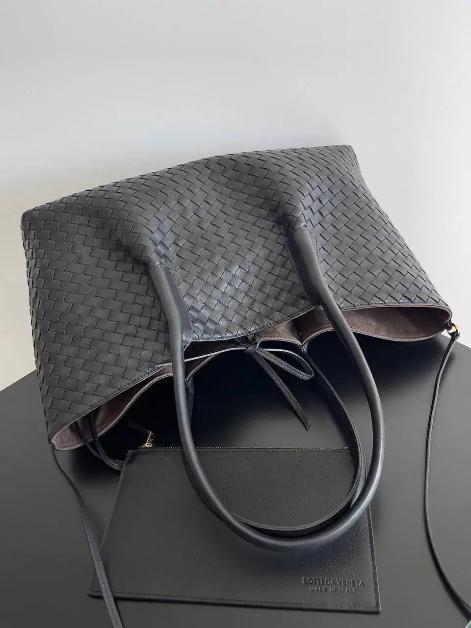 сумка bottega veneta,сумка женская bottega,элегантная сумка,черная женская сумка,сумка женская bottega veneta
