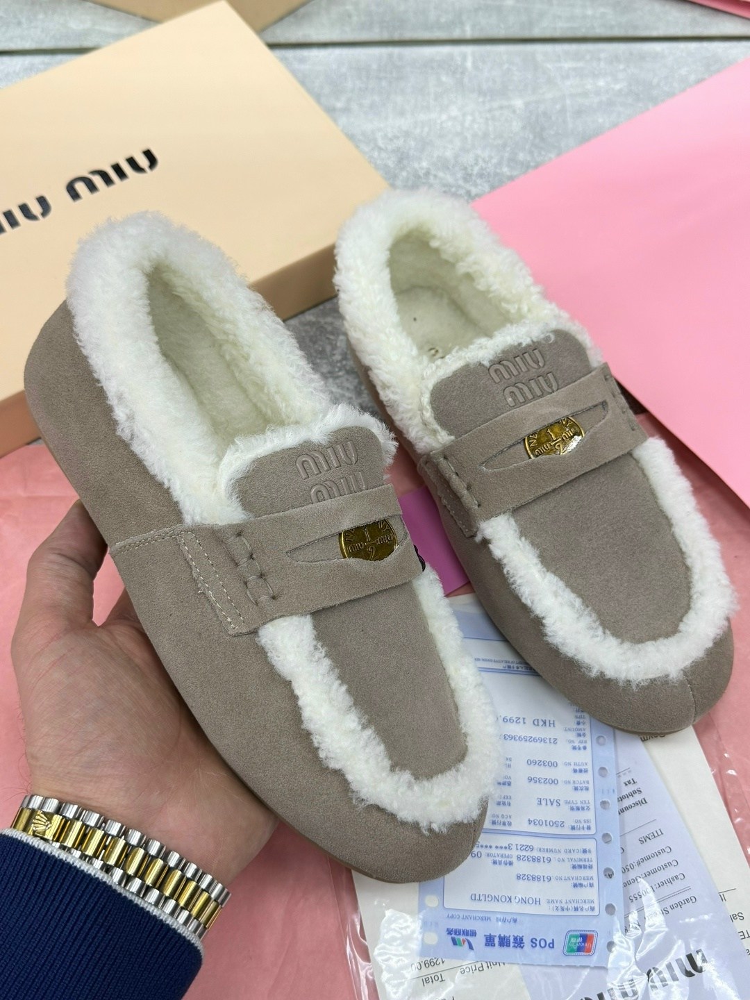 зимние замшевые женские лоферы miu miu,зимние мокасины miu miu с меховой отделкой,меховые мокасины miu miu,лоферы с мехам,макасины miu miu зимние на меху