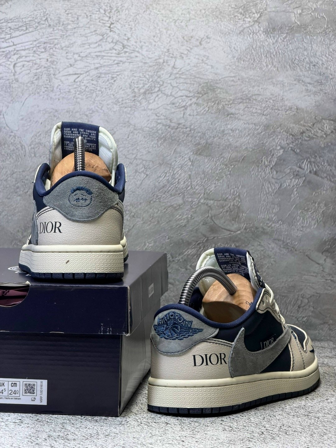 кроссовки travis scott x air jordan 1 low x dior nike,кроссовки jordan air jordan 1 retro high dior,кроссовки nike air jordan 1 x travis scott,кроссовки travis scott x air jordan 1 low,nike air jordan