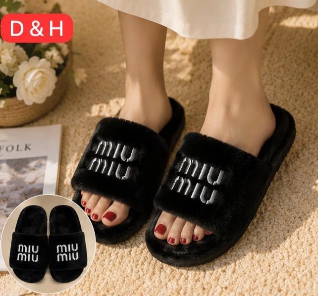 тапочки miu miu,шлепанцы miu miu с мехом,тапочки miu miu белые,женские меховые шлепанцы miu miu белые,тапочки женские