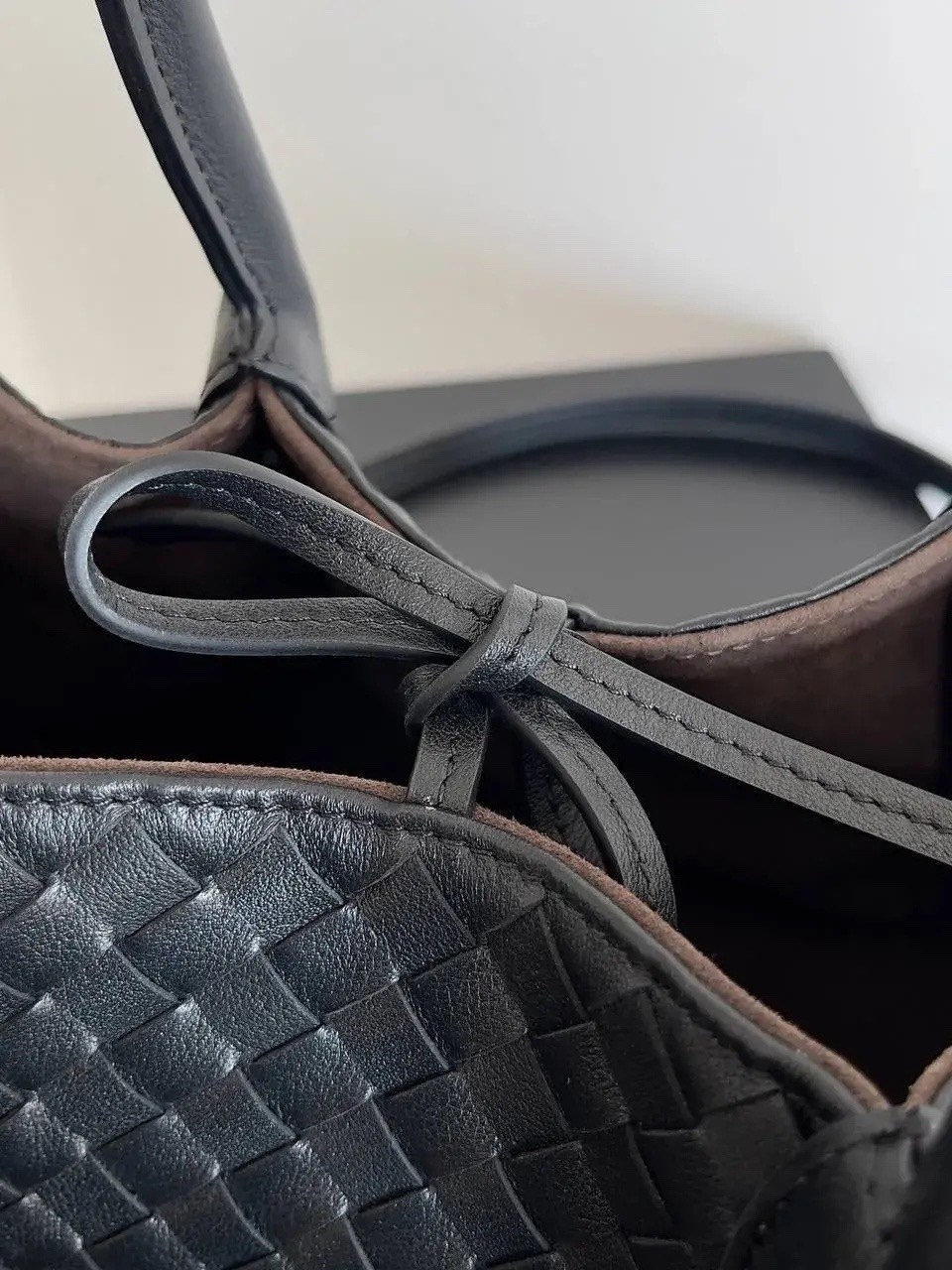 сумка bottega veneta,сумка женская bottega,элегантная сумка,черная женская сумка,сумка женская bottega veneta