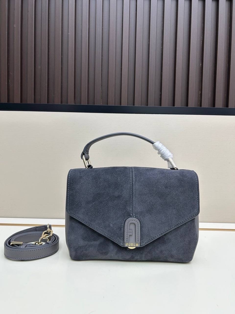 сумка женская furla,женские сумки,сумка замшевая furla,замшевая сумка,сумка furla