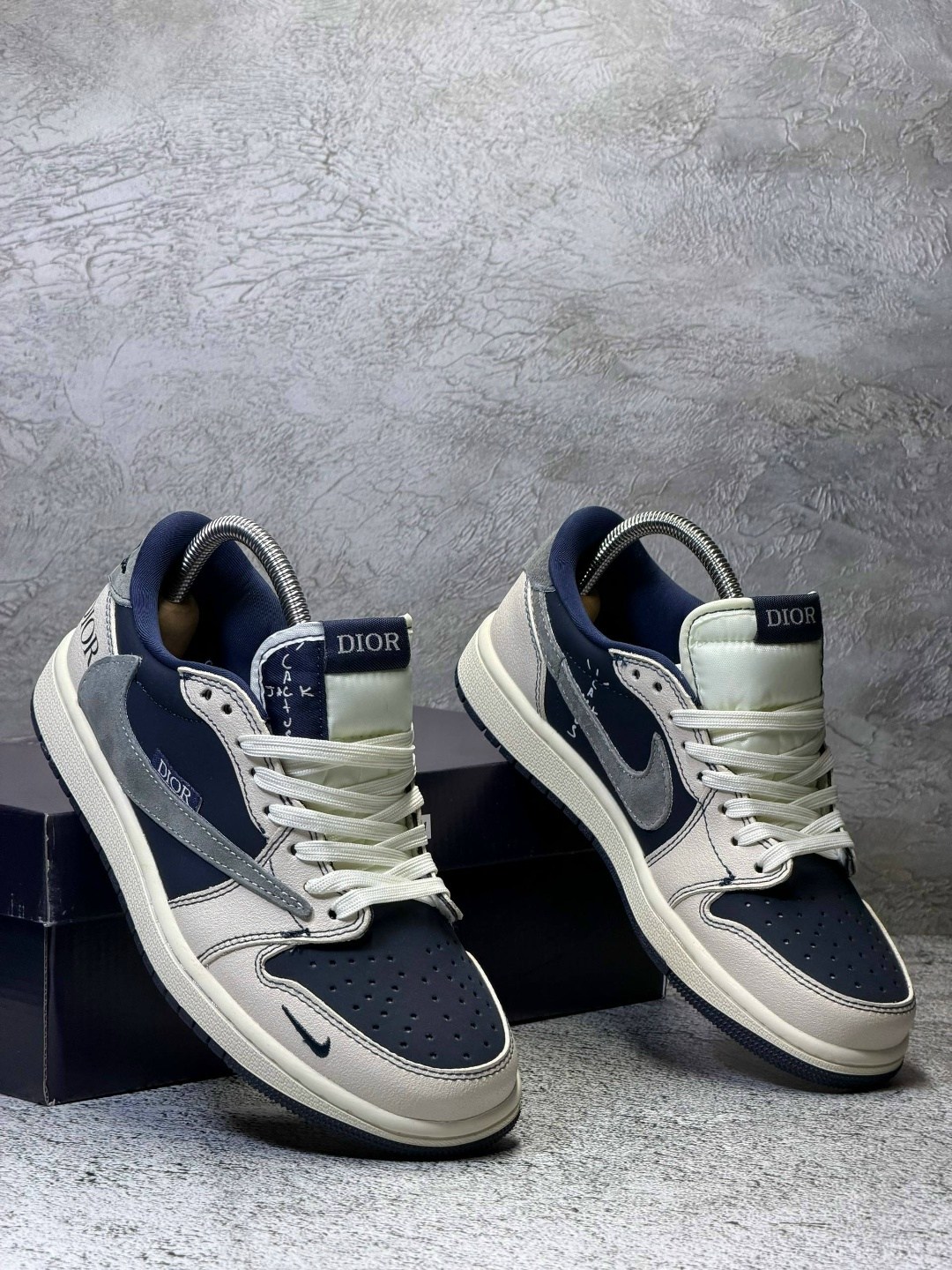 кроссовки travis scott x air jordan 1 low x dior nike,кроссовки jordan air jordan 1 retro high dior,кроссовки nike air jordan 1 x travis scott,кроссовки travis scott x air jordan 1 low,nike air jordan