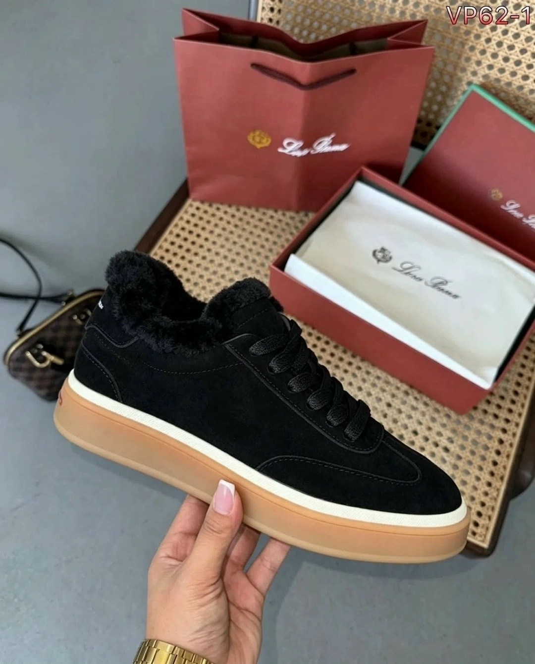miu miu new balance кроссовки,miu miu кроссовки,кеды из натуральной замши,замшевые кроссовки,miu miu женский вельветовый бомбер