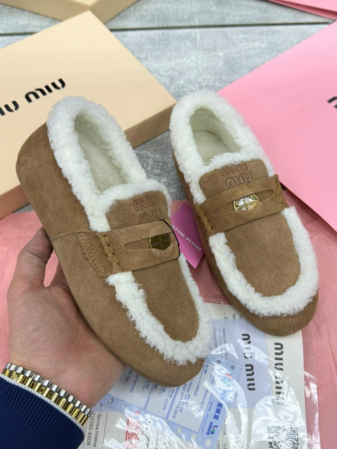 зимние замшевые женские лоферы miu miu,зимние мокасины miu miu с меховой отделкой,меховые мокасины miu miu,лоферы с мехам,макасины miu miu зимние на меху
