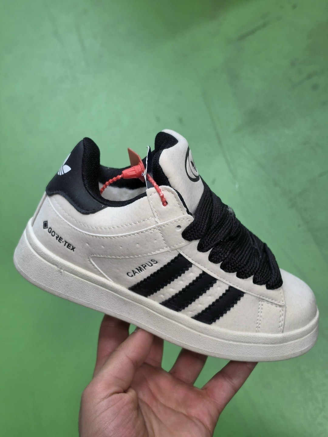 ,зимние женские кроссовки adidas campus black white fur мех,кроссовки зимние,зимние кроссовки adidas campus с мехом,кроссовки зимние adidas campus