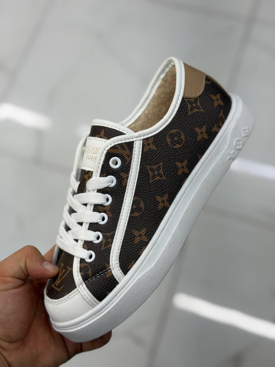 ,кроссовки louis vuitton,кеды louis vuitton,луи виттон кеды,кеды луи виттон женские