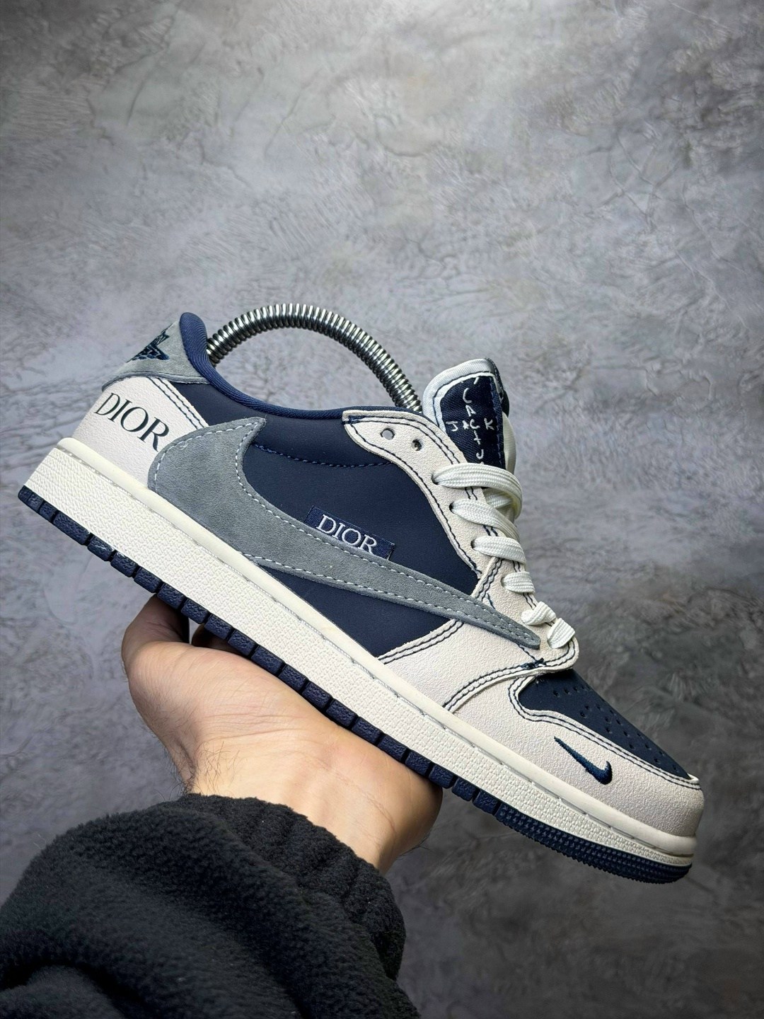 кроссовки travis scott x air jordan 1 low x dior nike,кроссовки jordan air jordan 1 retro high dior,кроссовки nike air jordan 1 x travis scott,кроссовки travis scott x air jordan 1 low,nike air jordan