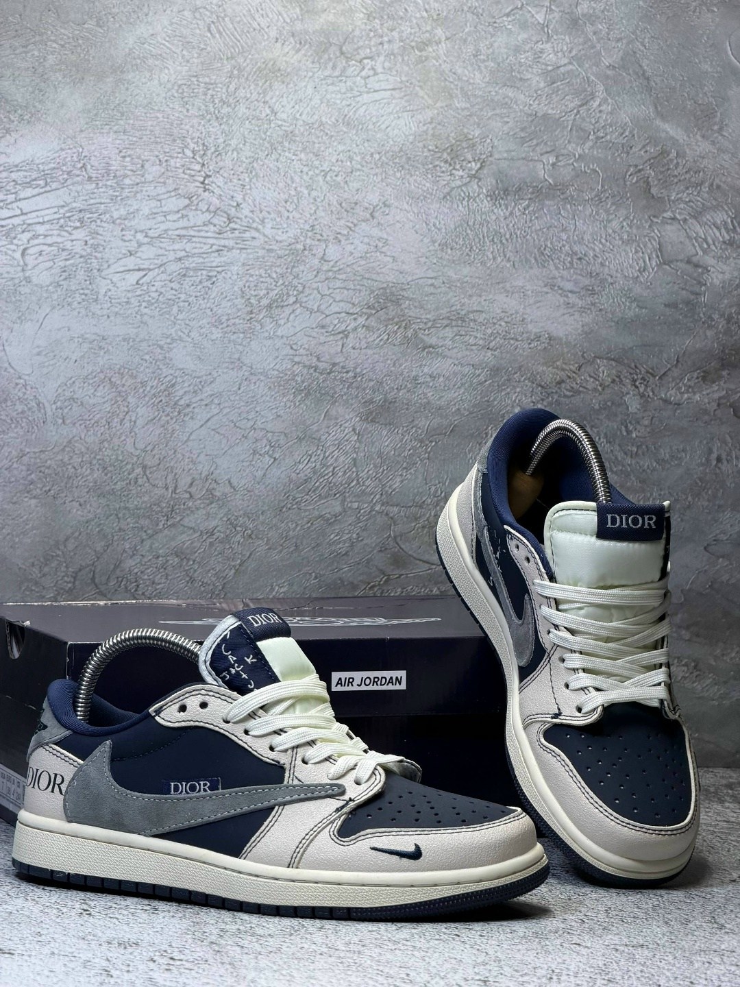 кроссовки travis scott x air jordan 1 low x dior nike,кроссовки jordan air jordan 1 retro high dior,кроссовки nike air jordan 1 x travis scott,кроссовки travis scott x air jordan 1 low,nike air jordan