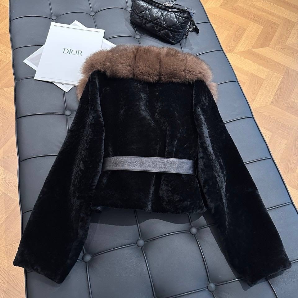 пальто с мехом,пальто с натуральным мехом,пальто с меховым воротником,кожаная куртка с мехом,пальто с песцом