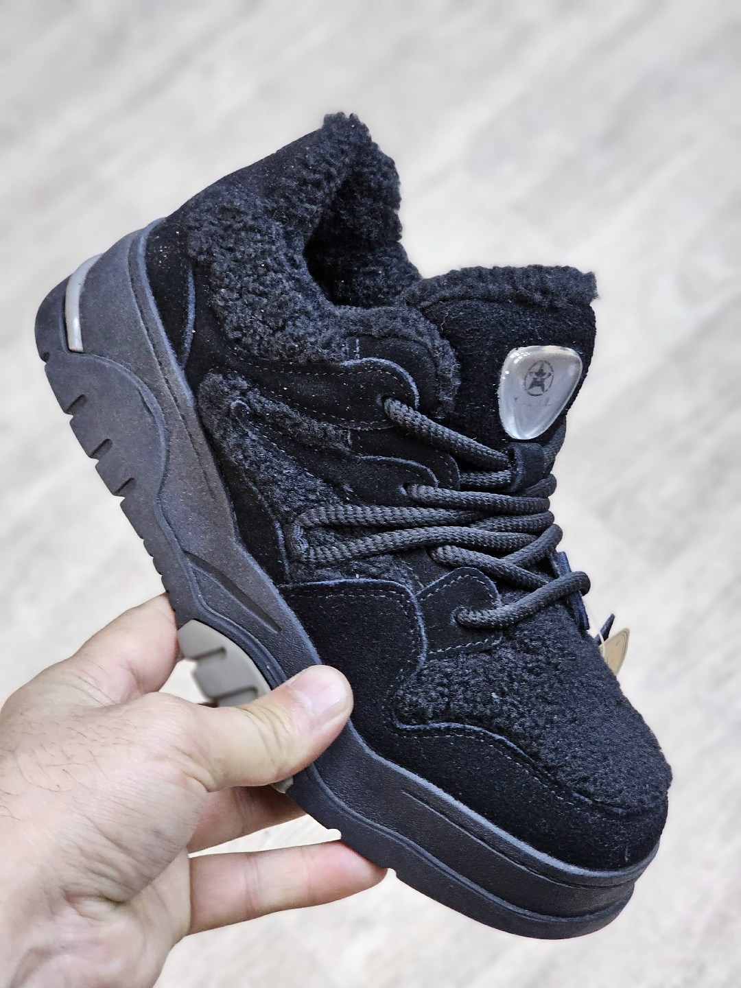 женские кроссовки,,кроссовки зимние,теплые кроссовки,кроссовки для женщин