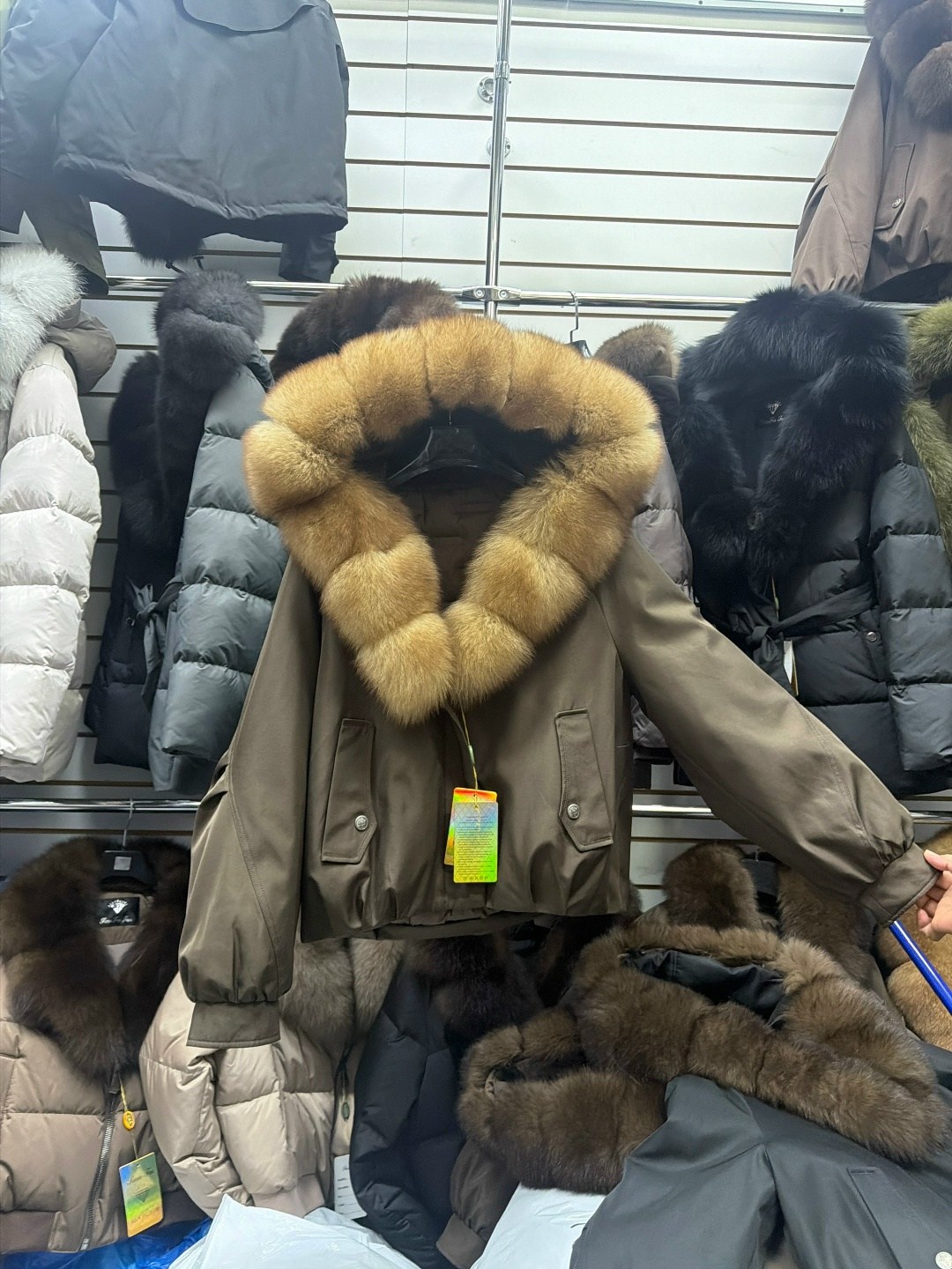 пуховик с натуральным мехом,женский пуховик с натуральным мехом,куртка с мехом,женские пуховики,пуховик с мехом