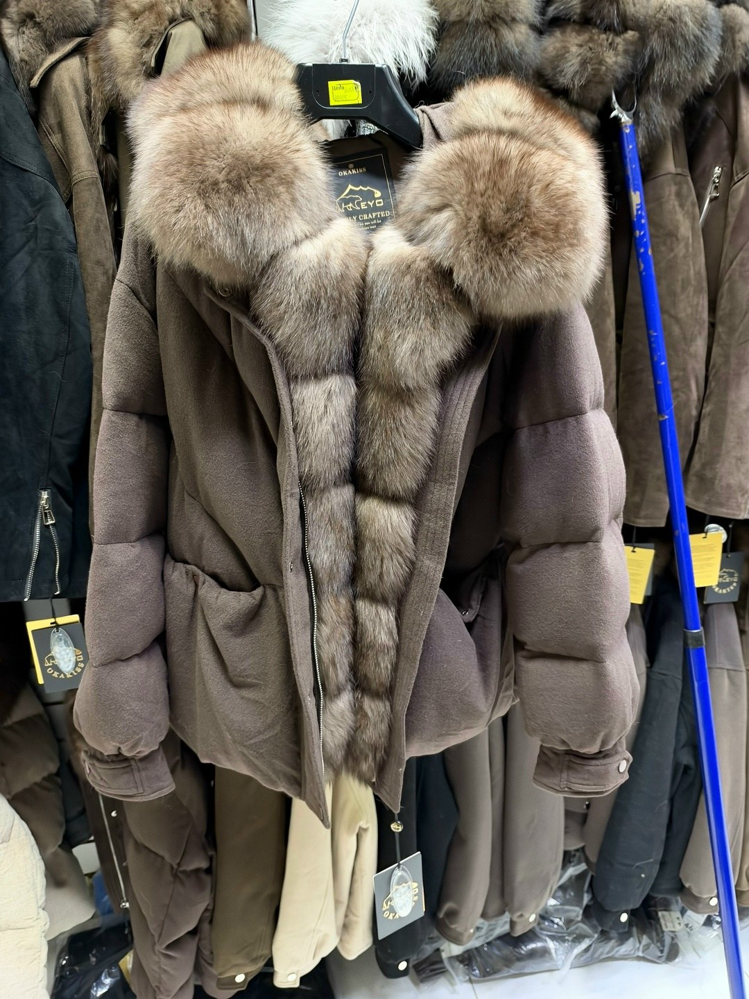 куртка с натуральным мехом,женские пуховики,куртка пуховик с натуральным мехом,пуховики с натуральным мехом,пуховики с мехом
