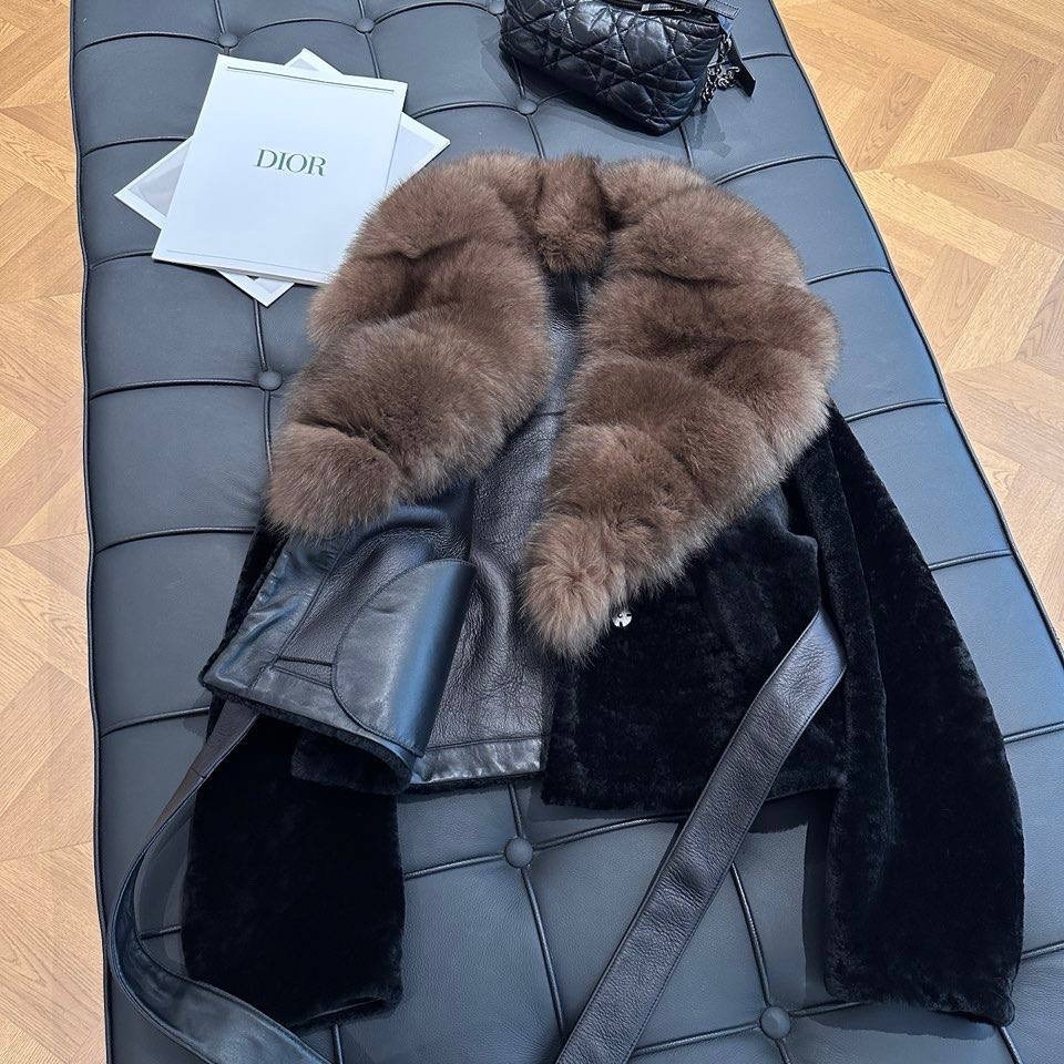 пальто с мехом,пальто с натуральным мехом,пальто с меховым воротником,кожаная куртка с мехом,пальто с песцом
