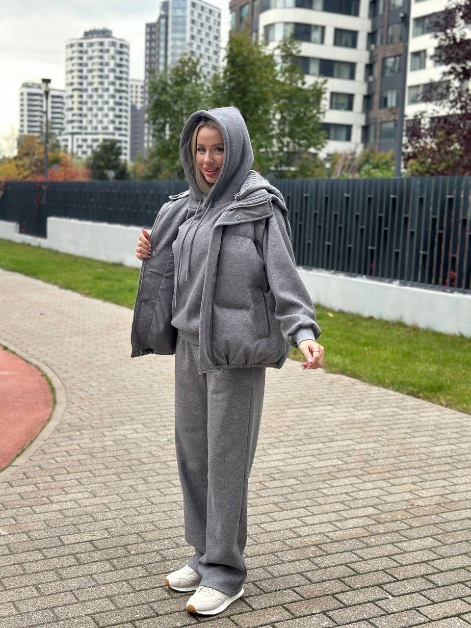 костюм тройка с курткой,костюм на флисе,куртка модная,женский серый костюм тройка miu miu,костюм тройка женский