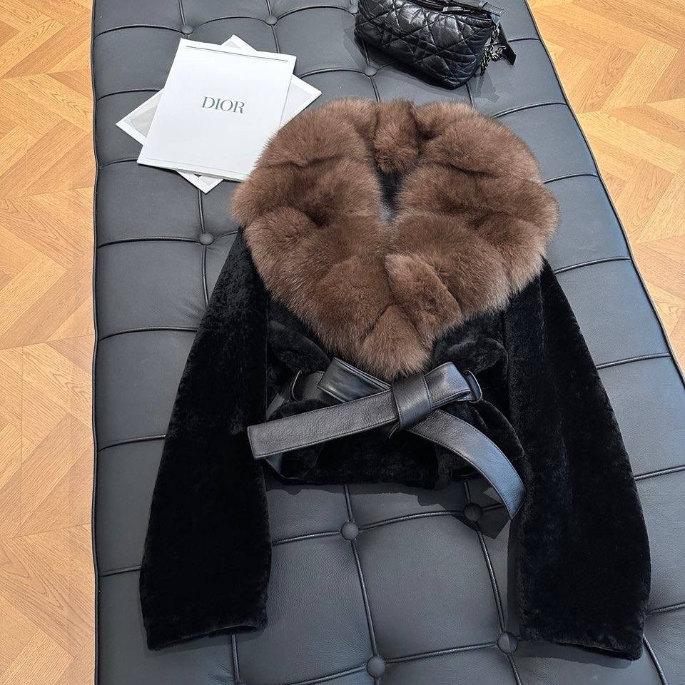 пальто с мехом,пальто с натуральным мехом,пальто с меховым воротником,кожаная куртка с мехом,пальто с песцом