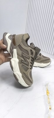 Кроссовки