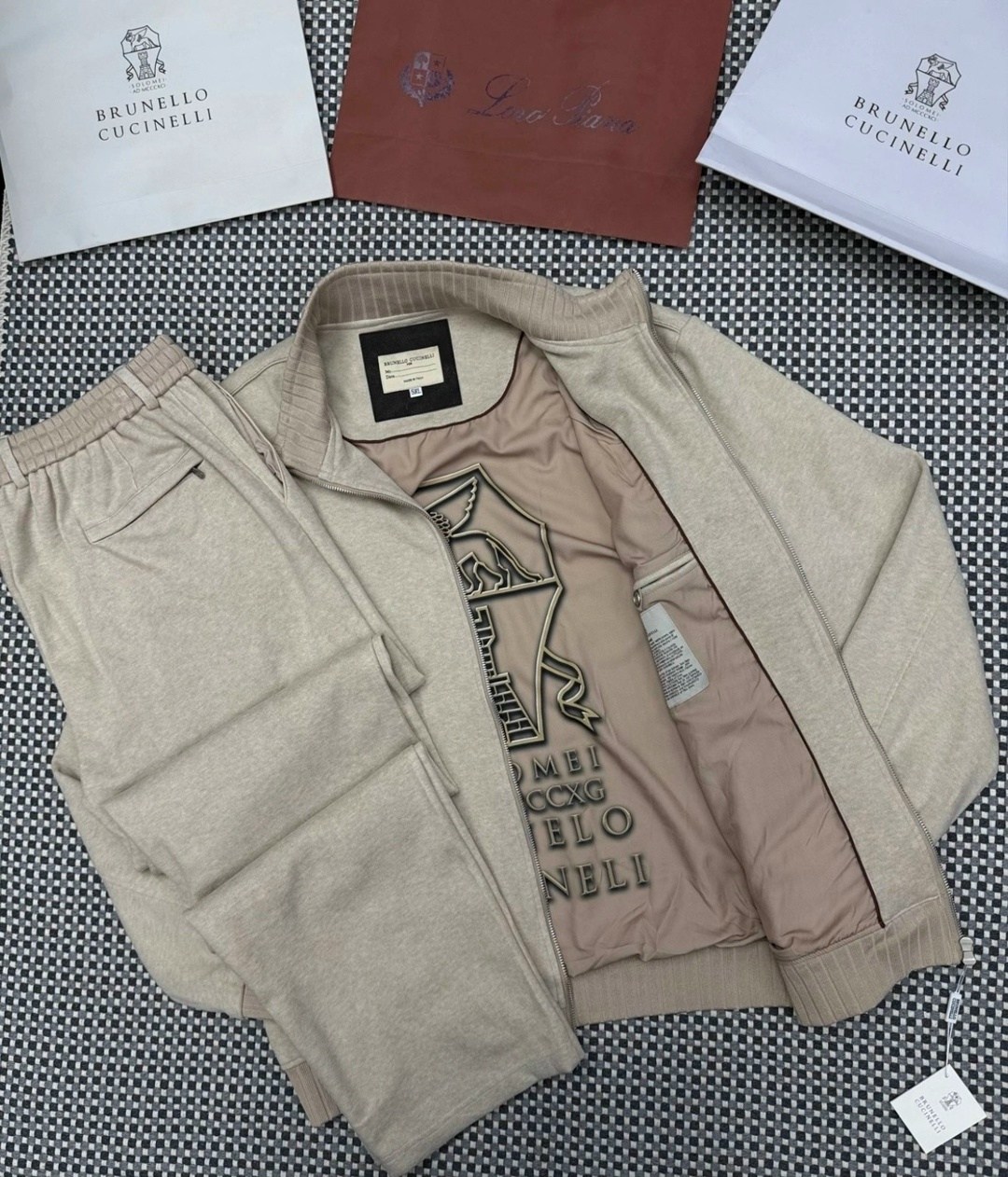 спортивный костюм brunello cucinelli,спортивный костюм stefano ricci,костюм спортивный loro piana,кашемировый костюм loro piana,костюм brunello cucinelli