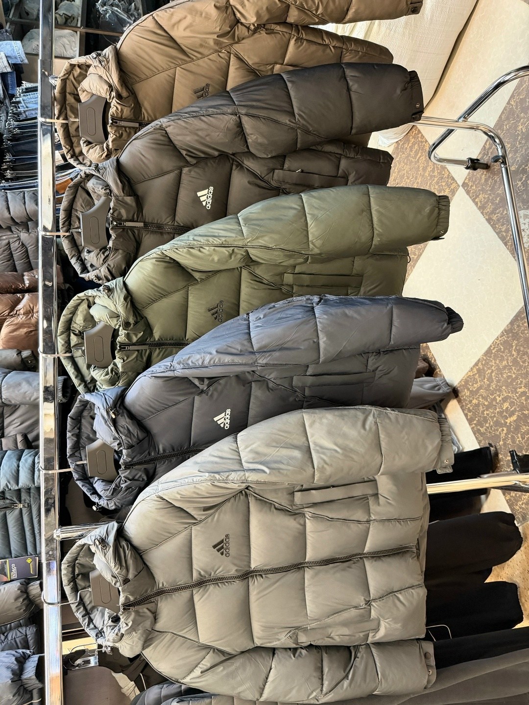 пуховик мужской adidas helionic бежевый,мужской пуховик adidas,пуховик adidas,коммерческий пуховик adidas originals серый,пуховик adidas helionic stretch hooded down jacket