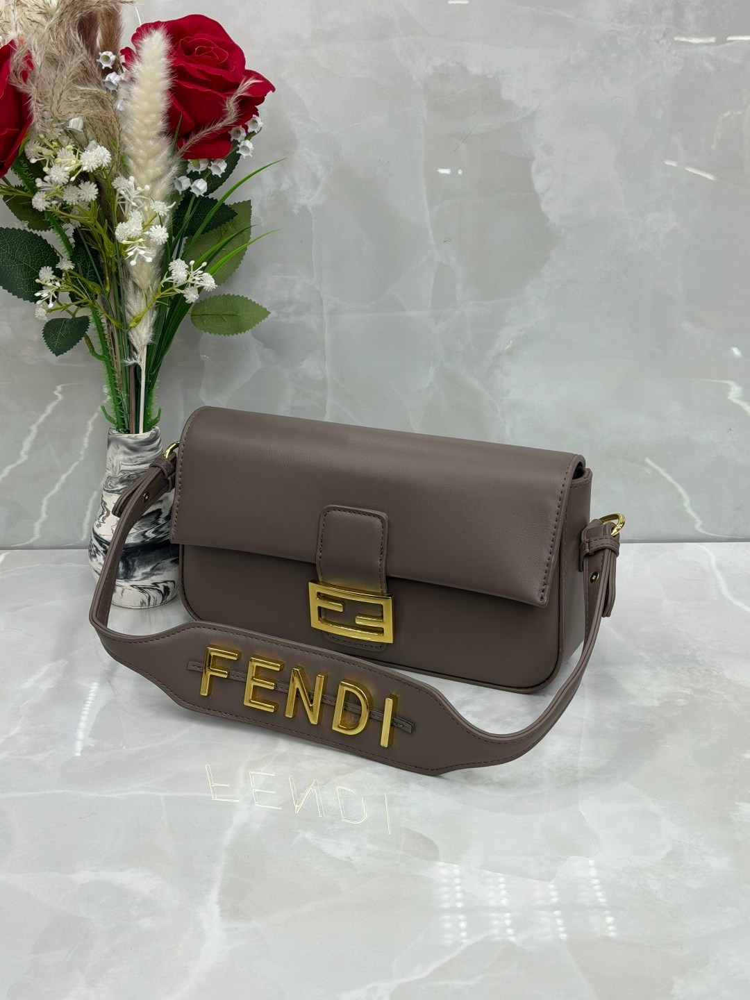 fendi сумка,fendi сумка на плечо,женская сумка fendi,fendi сумка на плечо багет,fendi сумка багет