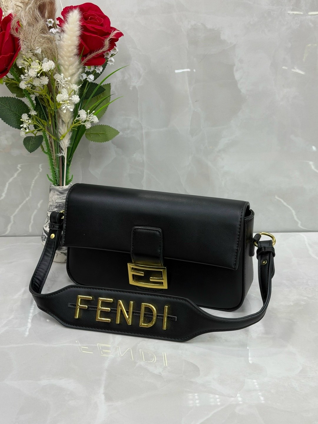 fendi сумка,fendi сумка на плечо,женская сумка fendi,fendi сумка на плечо багет,fendi сумка багет