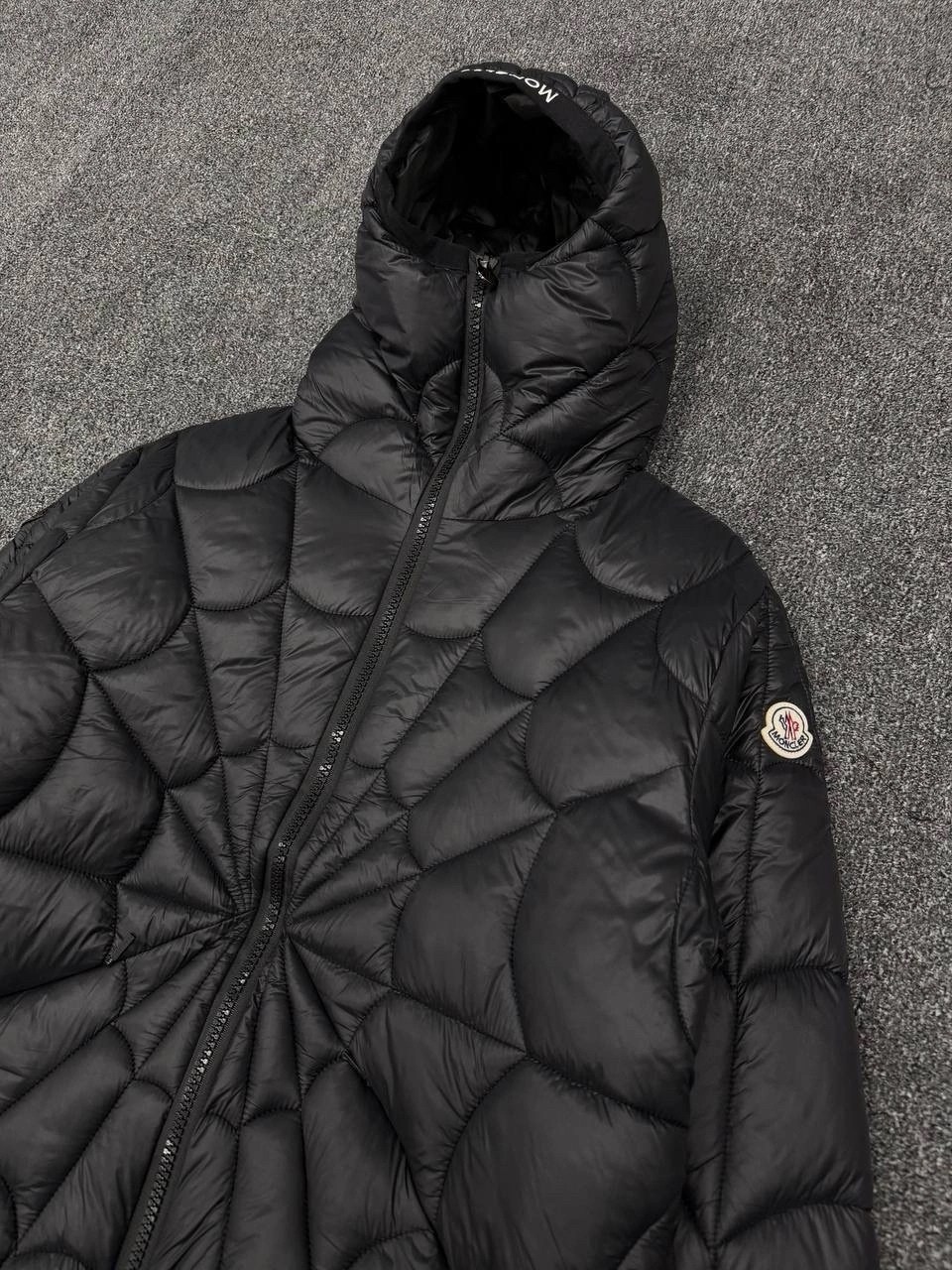 пуховик moncler spider,moncler spider puffer jacket,куртка moncler x spider man,куртка moncler x spider man moncler цвет черный,монклер куртка