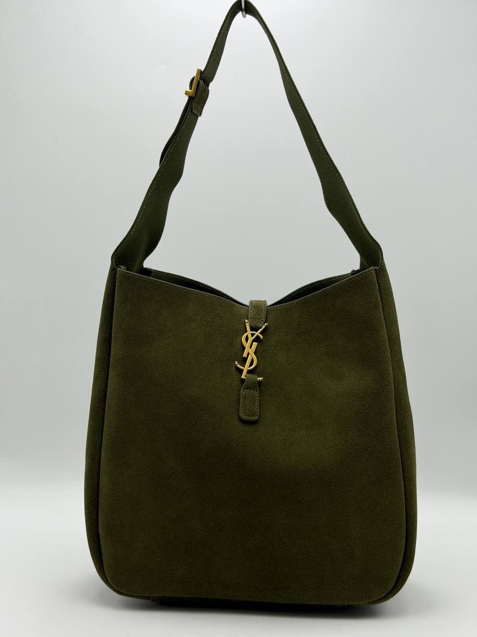 кожаная сумка-хобо le 5 à 7 saint laurent коричневый,женская замшевая сумка yves saint laurent 37x29 см,сумка замшевая,сумка yves saint laurent натуральная замша,сумка замшевая коричневая