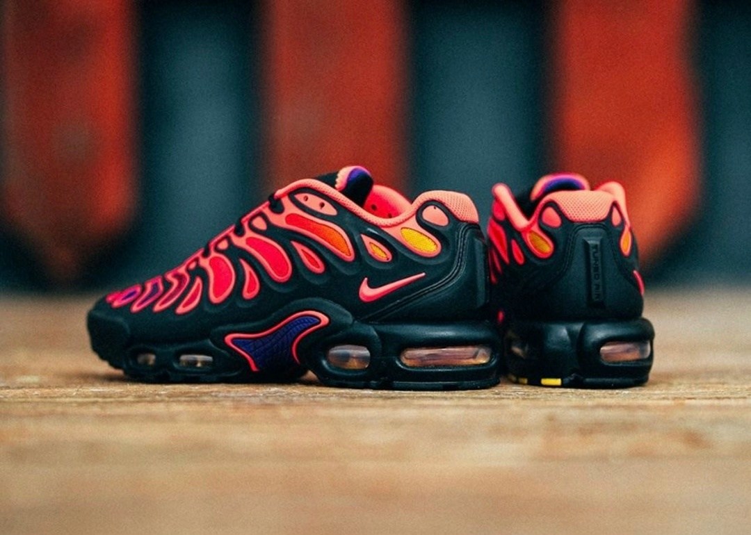 nike air max plus tn,кроссовки,nike air max plus,nike air max plus drift,supreme x nike air max plus tn