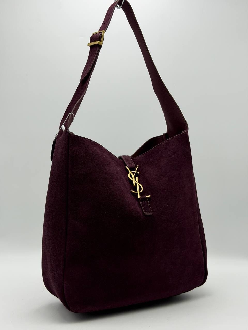 кожаная сумка-хобо le 5 à 7 saint laurent коричневый,женская замшевая сумка yves saint laurent 37x29 см,сумка замшевая,сумка yves saint laurent натуральная замша,сумка замшевая коричневая