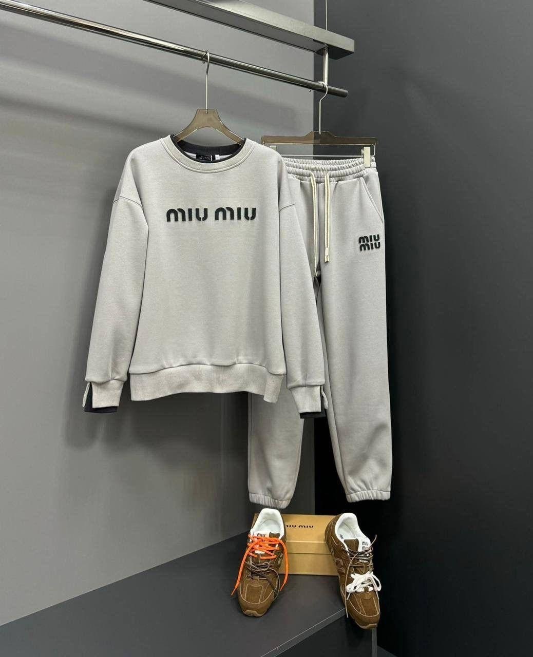 костюм спортивный miu miu,комплект одежды miu miu,костюм спортивный,комплект из miu miu,спортивные костюмы женские