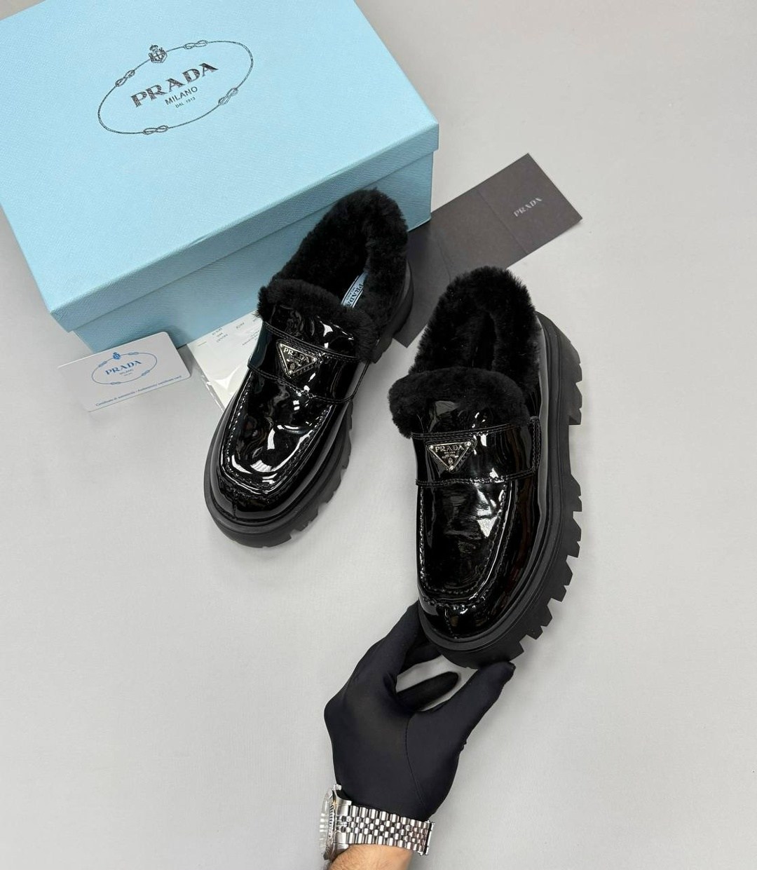 ,prada лоферы,прада лоферы,зимние кожаные черные лоферы prada brushed с мехом,женская