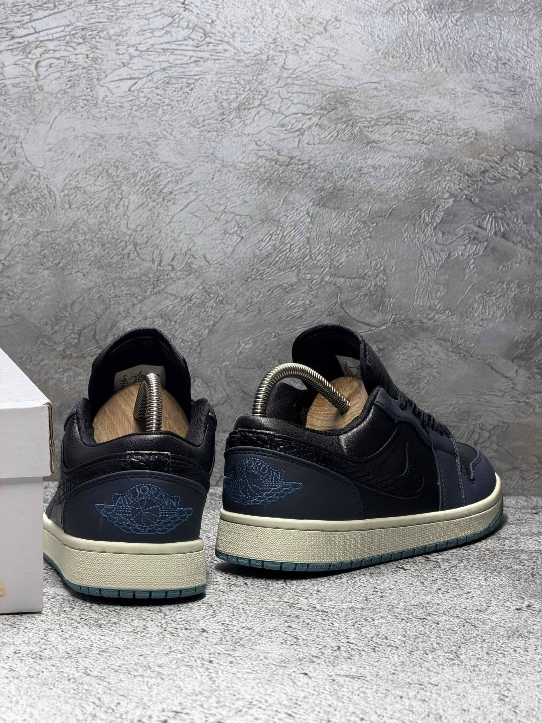 кроссовки nike air jordan 1 low,nike air jordan 1 low,кроссовки nike air jordan 1,nike air jordan 1 low se,air jordan 1 low wmns black blue aqua