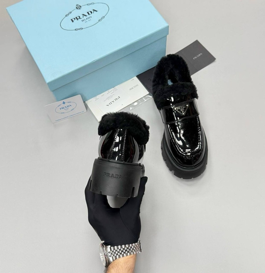 ,prada лоферы,прада лоферы,зимние кожаные черные лоферы prada brushed с мехом,женская