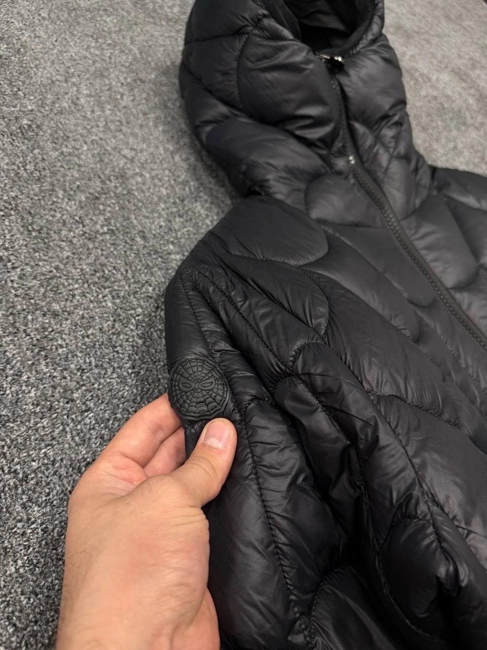 пуховик moncler spider,moncler spider puffer jacket,куртка moncler x spider man,куртка moncler x spider man moncler цвет черный,монклер куртка