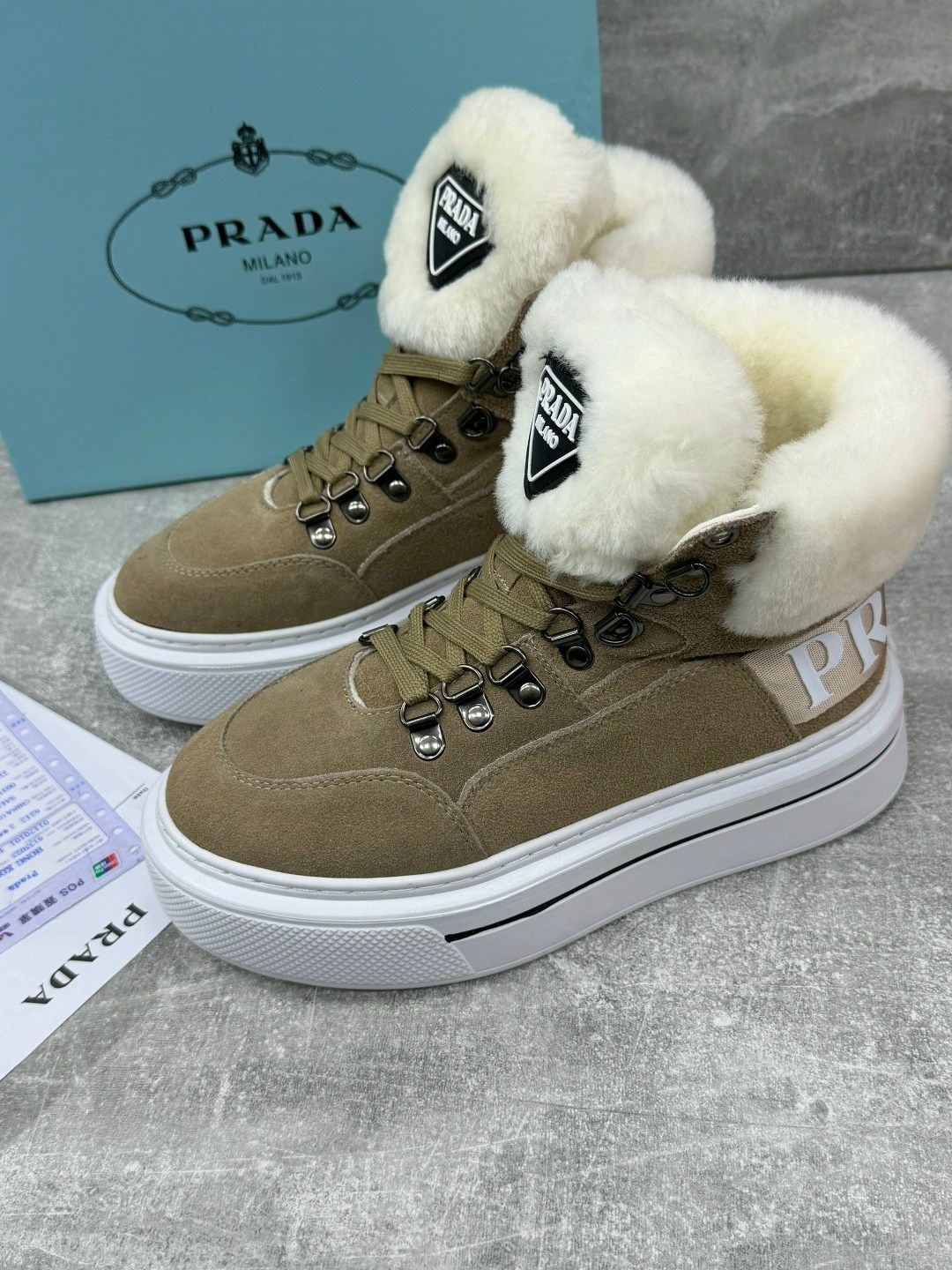 зимние замшевые женские кеды prada бежевые с мехом,,зимние кроссовки женские,зимние кроссовки,ботинки зимние женские