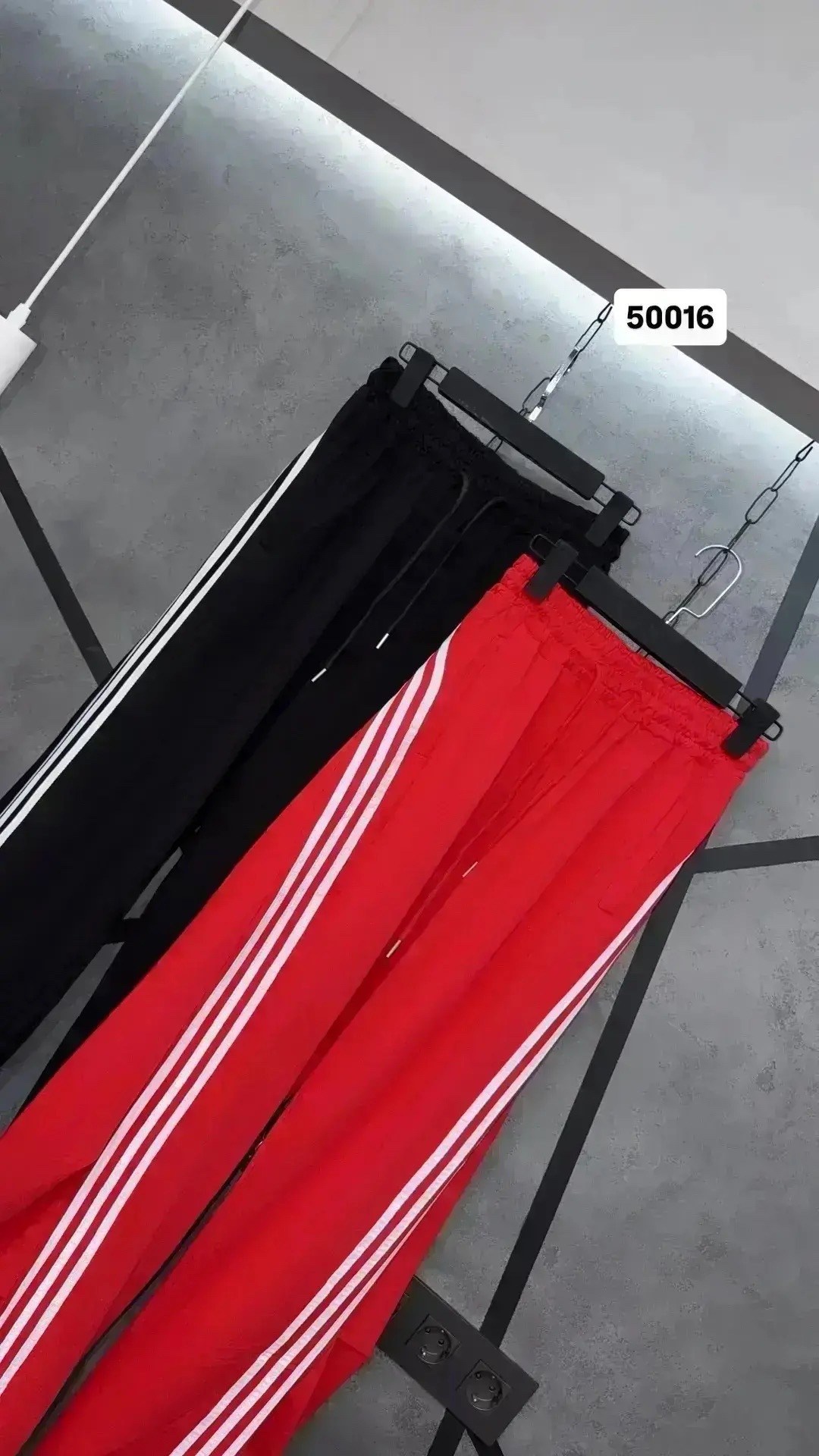 спортивные штаны,спортивные брюки,штаны адидас,спортивные штаны adidas originals красный,спортивные брюки adidas originals