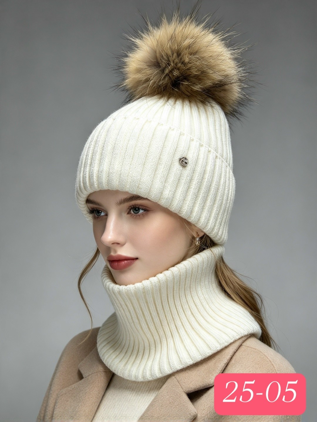 комплект шапка и снуд,женская шапка,комплект шапки,шапка и снуд,шапка с помпонами