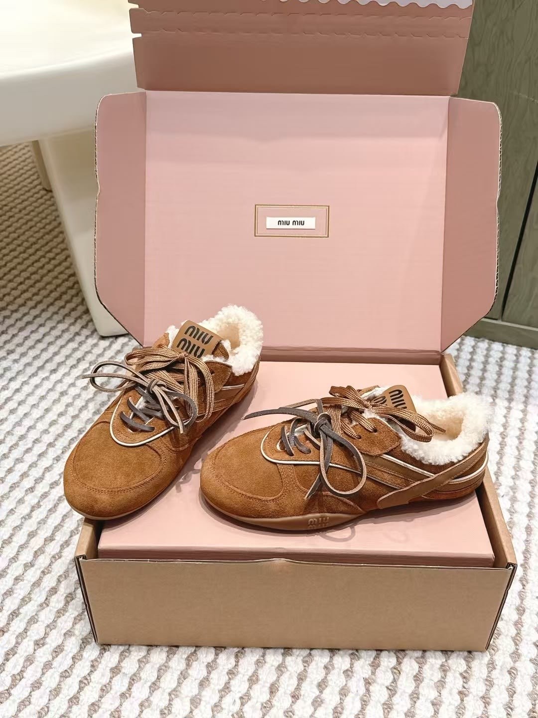 miu miu кроссовки женские,кроссовки miu miu,new balance miu miu кроссовки,кроссовки miu,женские замшевые бежевые кроссовки miu miu new balance с мехом