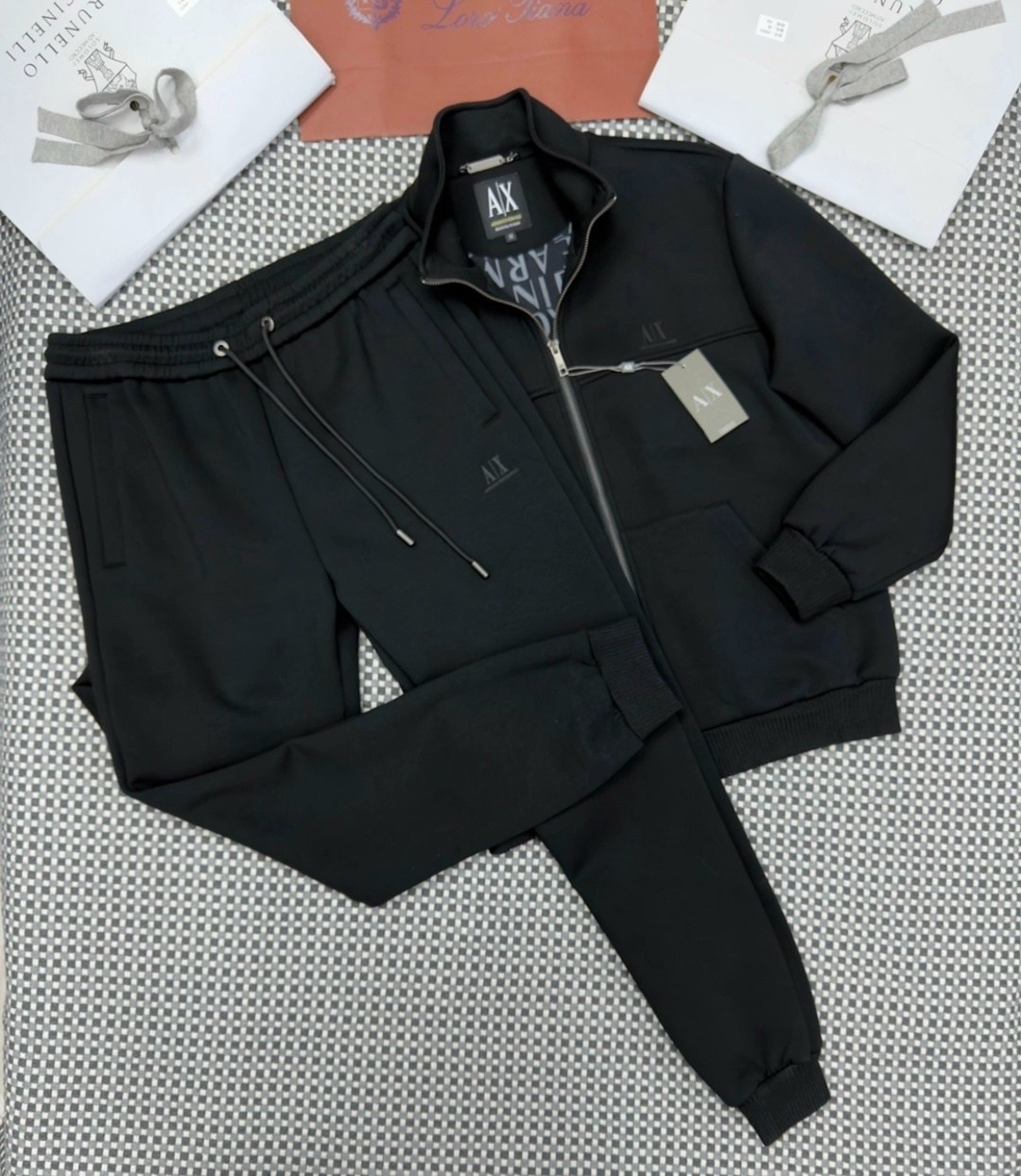 спортивный костюм brunello cucinelli,спортивный костюм armani мужской,мужской спортивный костюм armani exchange,мужской спортивный костюм,спортивный костюм stefano ricci