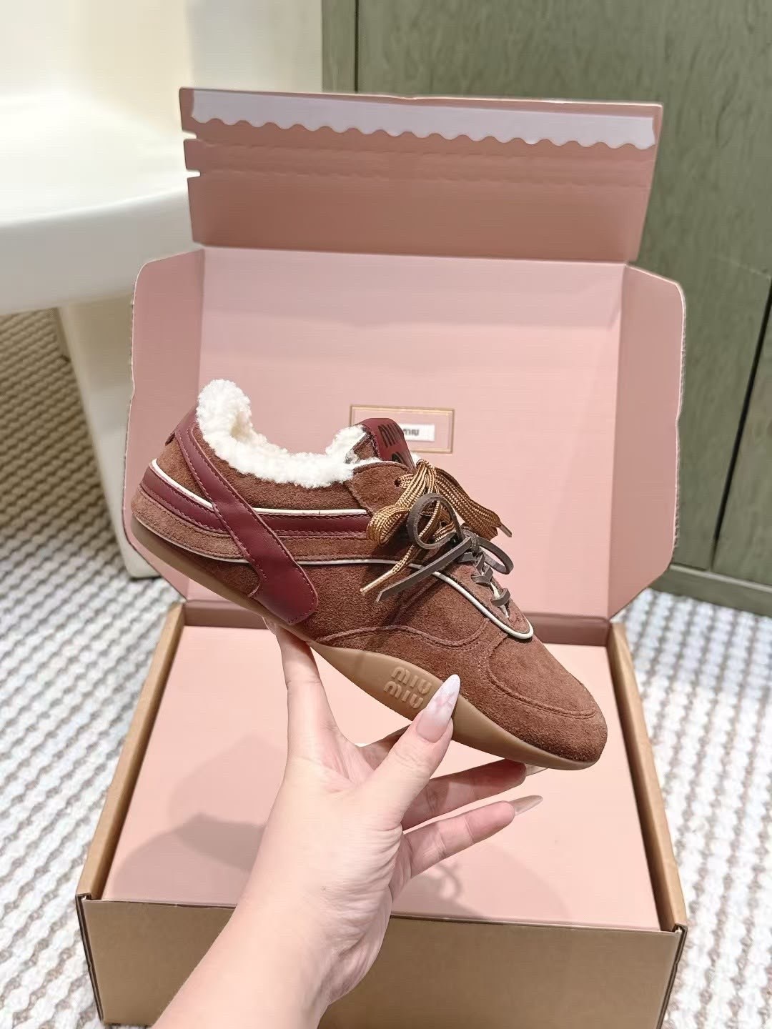 miu miu кроссовки женские,кроссовки miu miu,new balance miu miu кроссовки,кроссовки miu,женские замшевые бежевые кроссовки miu miu new balance с мехом