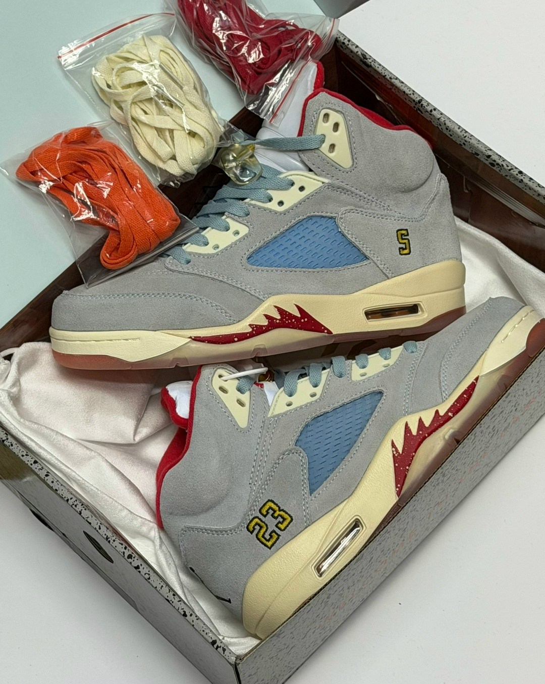 кроссовки nike air jordan 5 retro ice blue,кроссовки nike air jordan 5 retro,кроссовки nike air jordan 5,кроссовки trophy room x air jordan 5 retro ice,кроссовки air jordan 5 retro