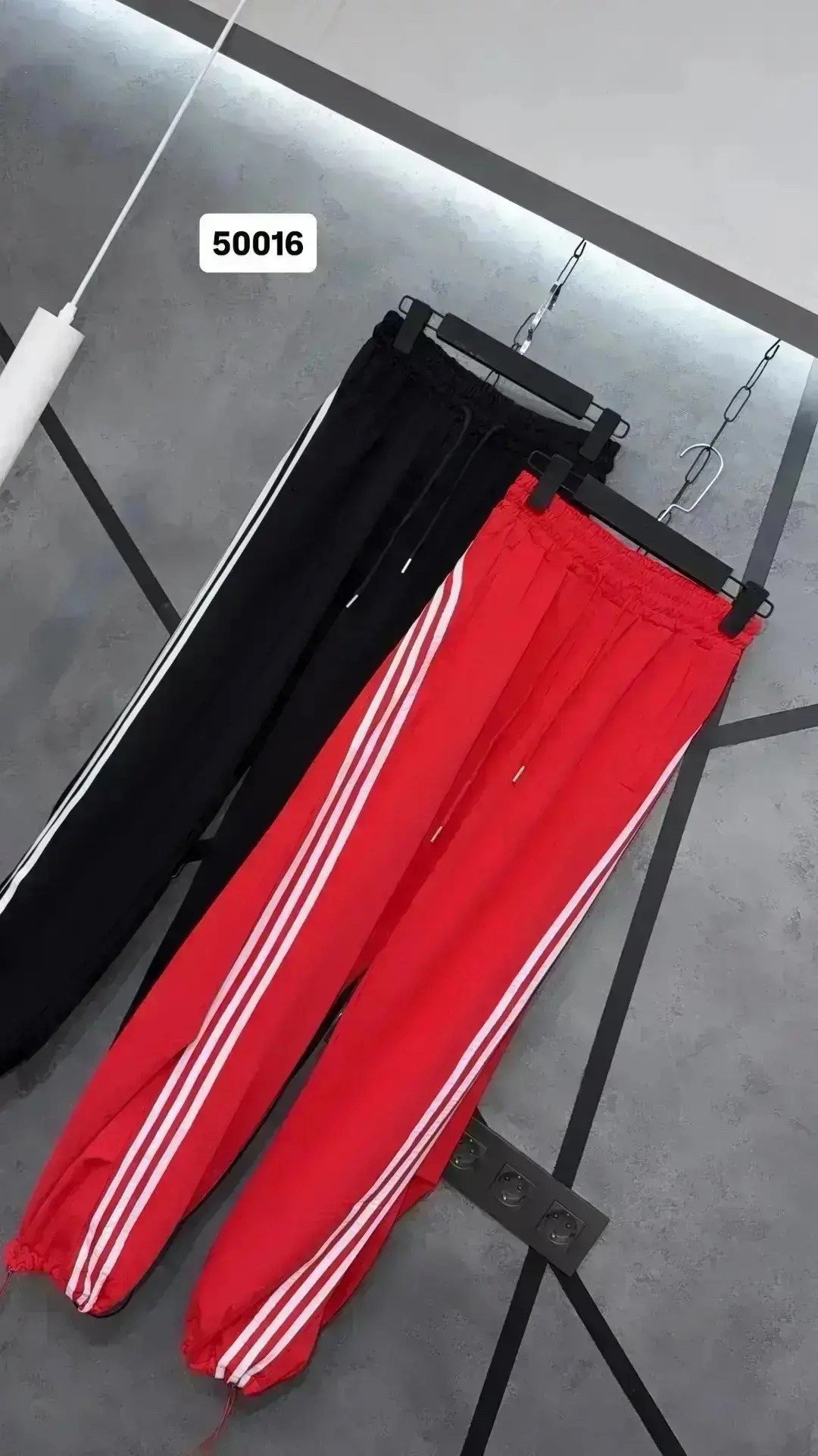 спортивные штаны,спортивные брюки,штаны адидас,спортивные штаны adidas originals красный,спортивные брюки adidas originals