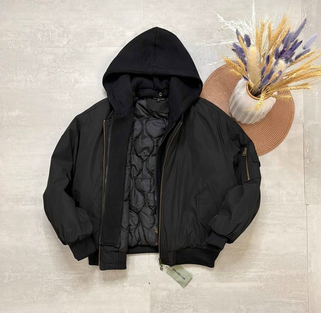 утепленная куртка-бомбер из нейлона balenciaga черный,куртка бомбер,мужская куртка бомбер,куртка бомбер с капюшоном,демисезонная куртка