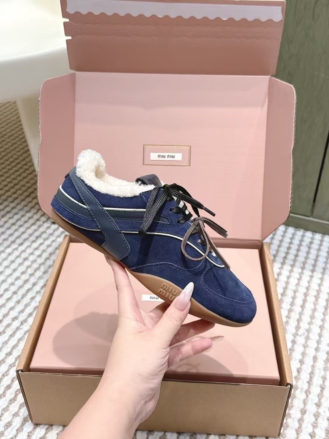 miu miu кроссовки женские,кроссовки miu miu,new balance miu miu кроссовки,кроссовки miu,женские замшевые бежевые кроссовки miu miu new balance с мехом