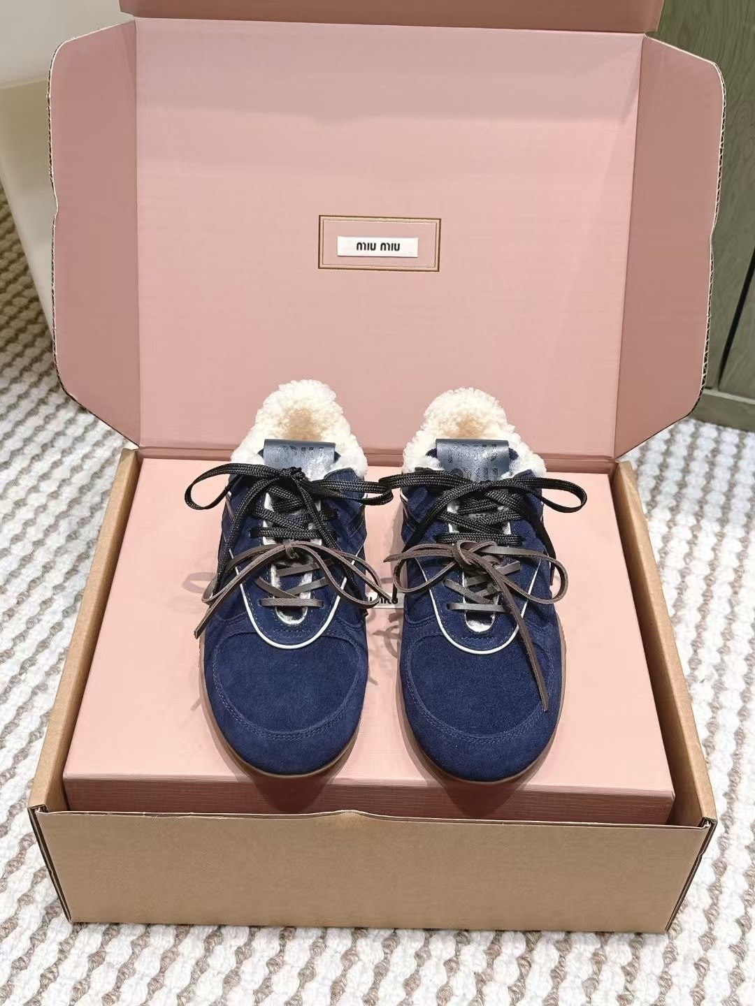 miu miu кроссовки женские,кроссовки miu miu,new balance miu miu кроссовки,кроссовки miu,женские замшевые бежевые кроссовки miu miu new balance с мехом