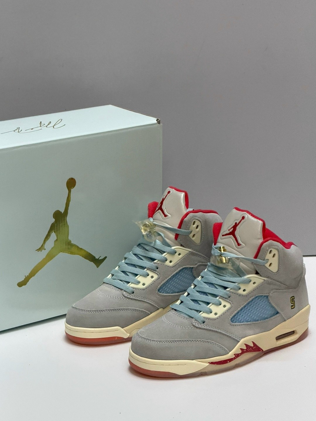 кроссовки nike air jordan 5 retro ice blue,кроссовки nike air jordan 5 retro,кроссовки nike air jordan 5,кроссовки trophy room x air jordan 5 retro ice,кроссовки air jordan 5 retro
