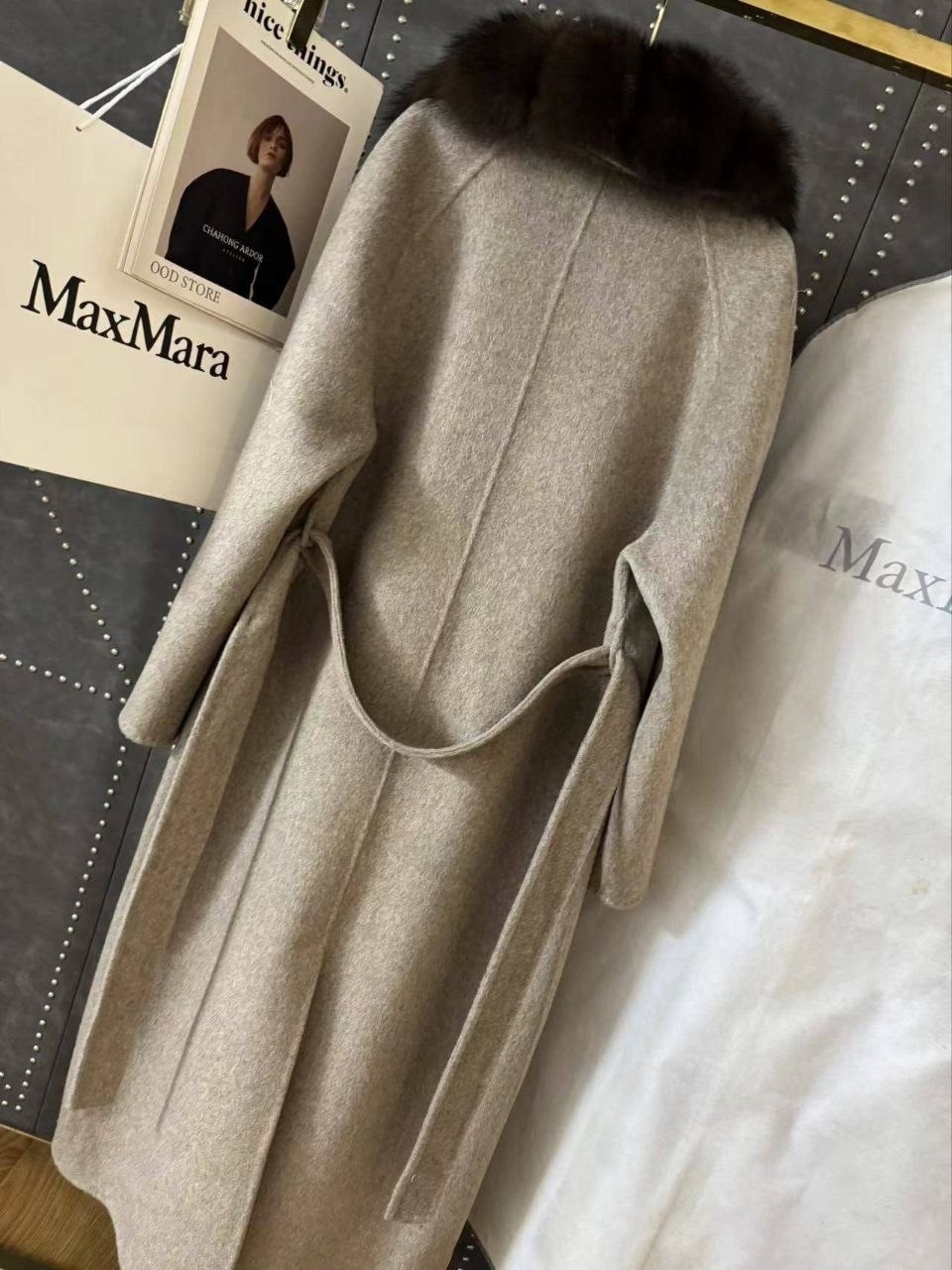 пальто с мехом,кашемировое пальто с мехом куницы,пальто с мехом куницы,пальто кашемировое с меховым воротником из соболя,пальто с мехом соболя
