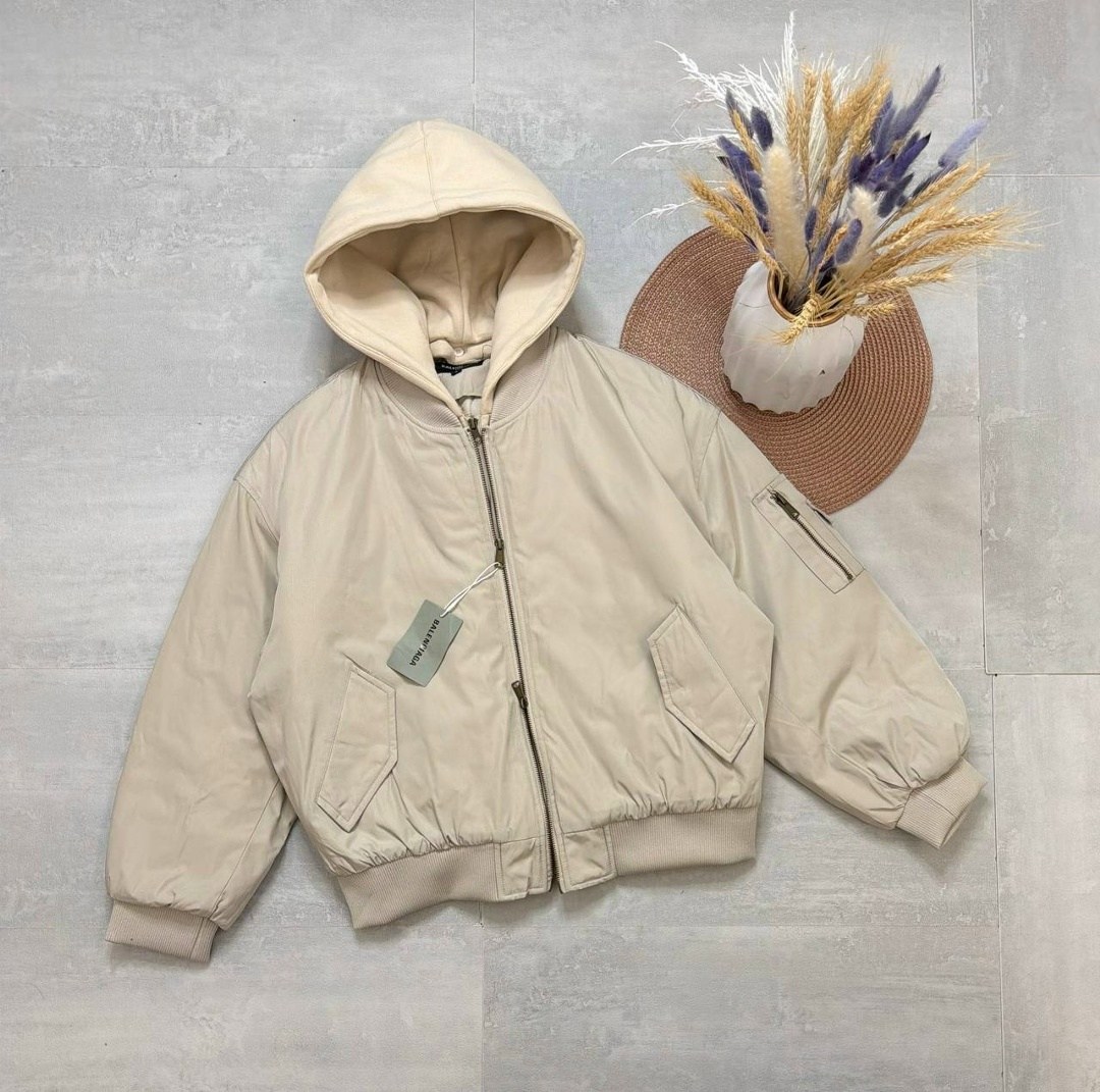 утепленная куртка-бомбер из нейлона balenciaga черный,куртка бомбер,мужская куртка бомбер,куртка бомбер с капюшоном,демисезонная куртка