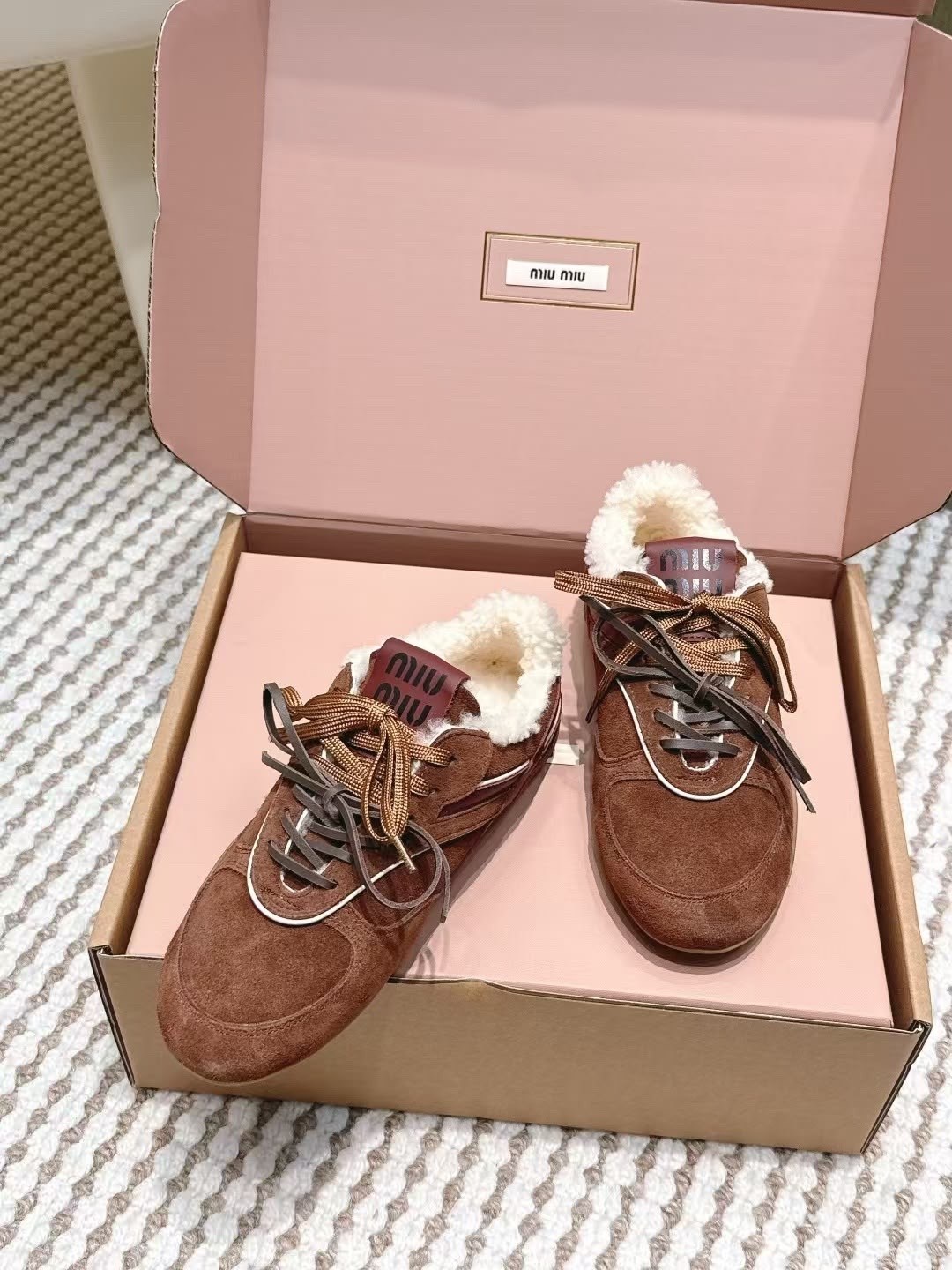 miu miu кроссовки женские,кроссовки miu miu,new balance miu miu кроссовки,кроссовки miu,женские замшевые бежевые кроссовки miu miu new balance с мехом