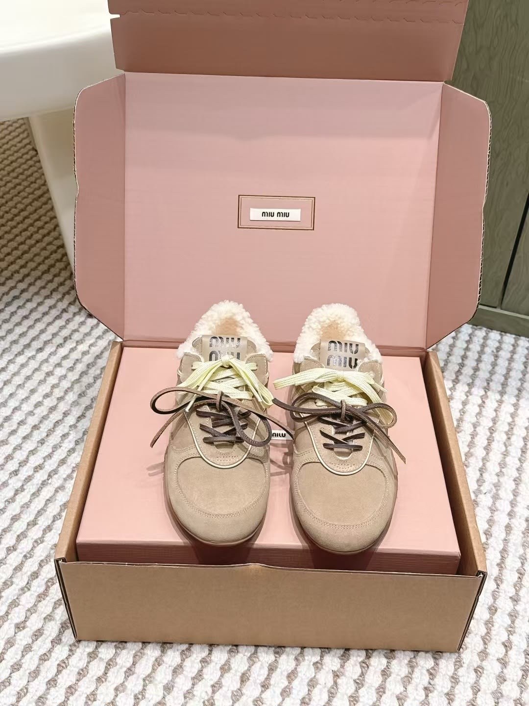 miu miu кроссовки женские,кроссовки miu miu,new balance miu miu кроссовки,кроссовки miu,женские замшевые бежевые кроссовки miu miu new balance с мехом